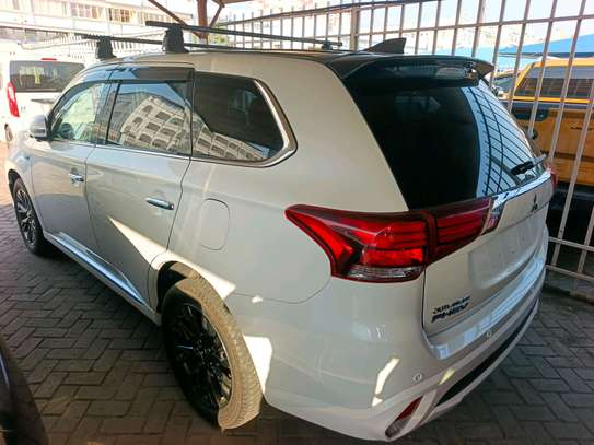 Mitsubishi outlander hybrid sunroof image 2