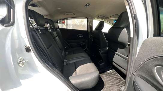 Honda vezel hybrid White 2019 4Wd image 5
