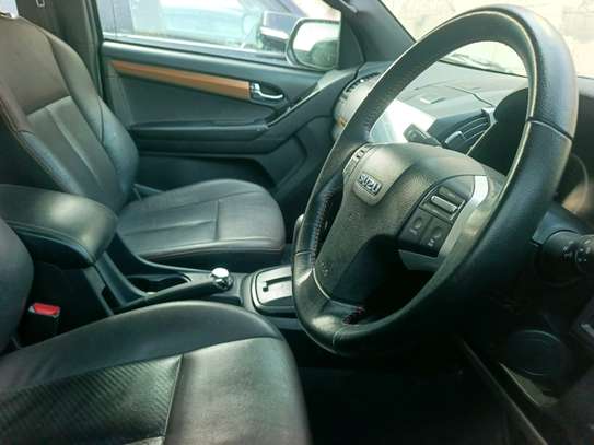 ISUZU D max image 10