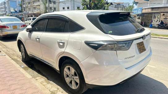 Toyota harrier slightly used image 5