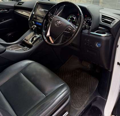 Toyota Vellfire Executive Lounge image 8