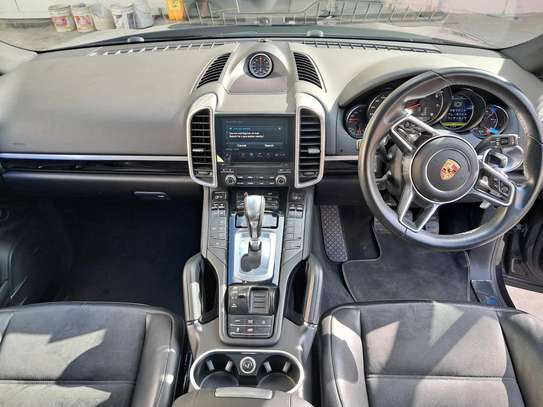 Porsche Cayenne Turbo 2018 purple image 8