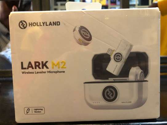Hollyland LARK M2 Wireless Lavalier Mic Lightning image 2