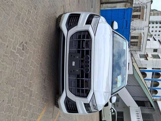Audi Quattro Q8 2019 Sunroof image 2