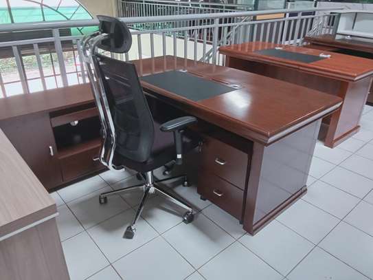 Office Tables; 1600MM executive office L-shaped desk image 8