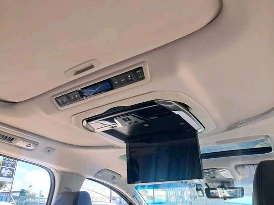 Toyota Alphard  with  sunroof image 7