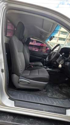 Toyota Hilux single cabin 4w image 3