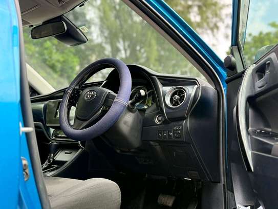 Toyota Auris newshape image 4