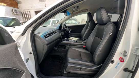 Honda vezel hybrid White 2019 4Wd image 11