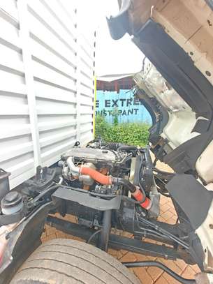 ISUZU NQR image 9
