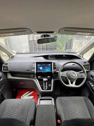 Nissan Serena s-hybrid image 6