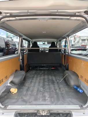 Toyota Hiace 7l Auto Diesel 2019 image 9