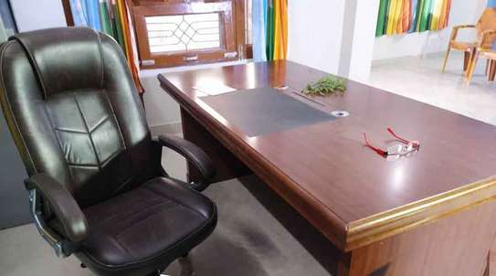 Modern 1.8M Executive Office Desk image 3