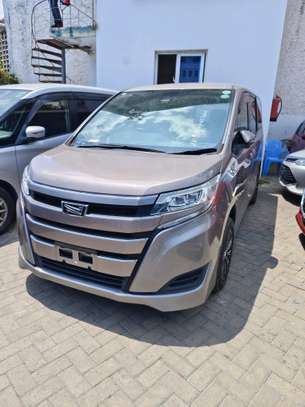Toyota Noah grey 2018 2wd image 8
