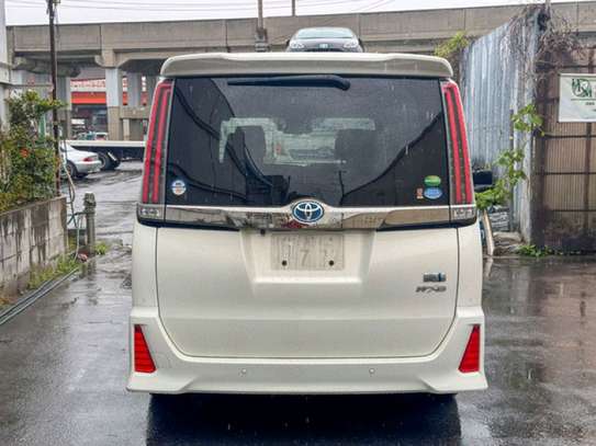 Toyota Noah hybrid white wxB 2019 image 12