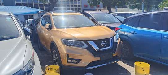 Nissan SUV X-Trail 2019 Gold Spacious Smooth Ride image 3