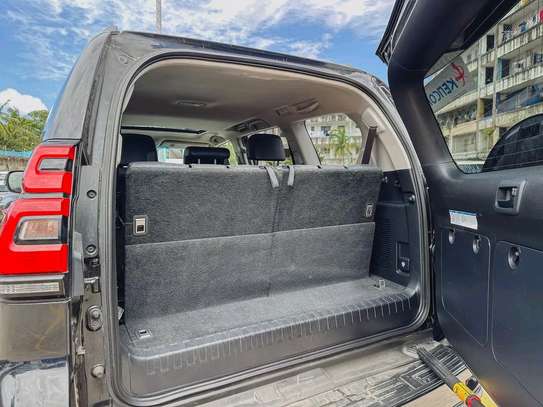 Toyota land cruiser KAKADU Grey 2019 image 5