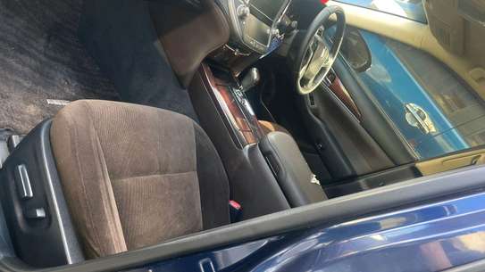 TOYOTA CROWN ROYAL SALON HYBRID 2015MODEL image 3