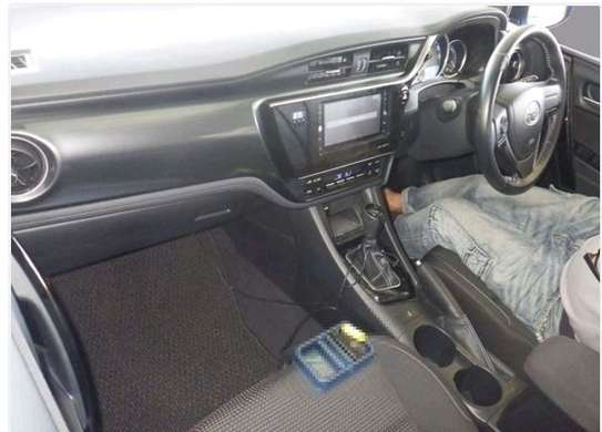 Toyota Auris. image 5