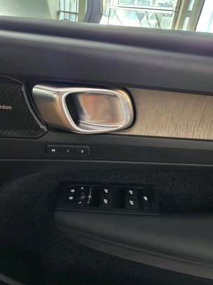 VOLVO XC40 T4  2018MODEL FULLY LOADED image 6
