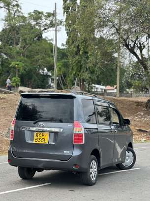 Toyota Noah KCP image 5