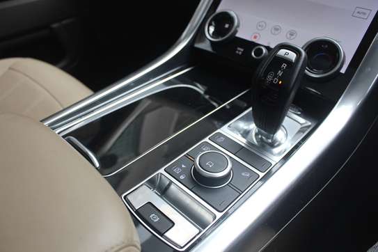 Range Rover Sport HSE Leather Sunroof 2019 53,000 Kms image 4