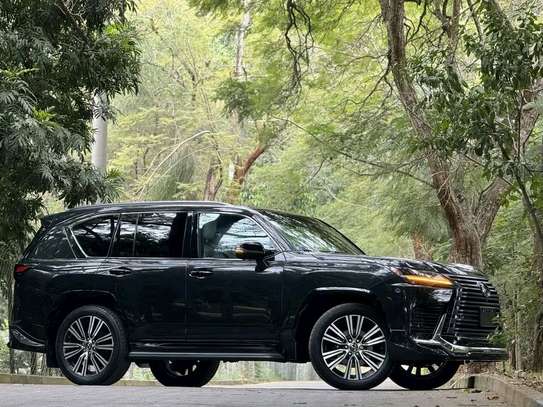 2023 Lexus LX600 image 2
