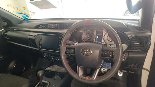 Toyota Hilux GR 2020 image 4