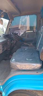 Isuzu elf image 2