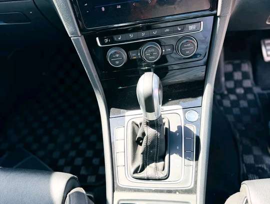 Volkswagen Golf R 2000cc 2019 image 6