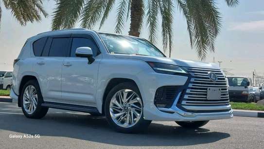 Lexus LX600 2023 White Fully loaded image 8