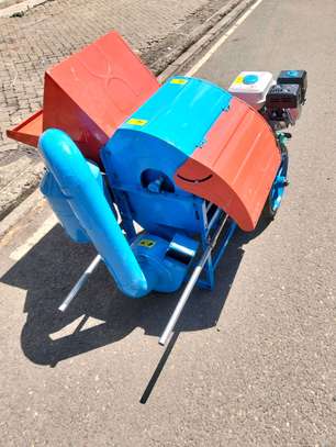 Multifunctional grain thresher powered by 7.5hp engine image 2
