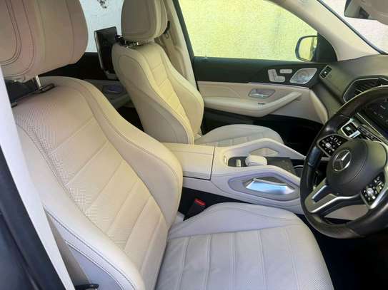 Mercedes Benz GlS 400D image 7
