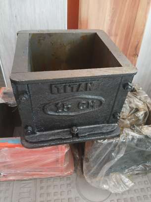 Concrete cube mould image 2