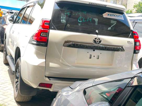TOYOTA LANDCRUISER PRADO TX.L 2019MODEL SUNROOF  7 SEATER image 8