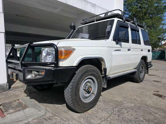 Landcruiser hardtop 2019 model image 3