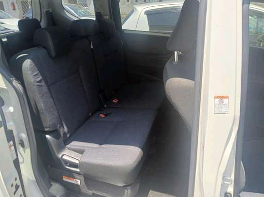 Toyota Sienta non hybrid image 4