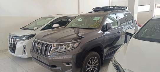 Toyota land Cruiser Prado TX petrol 2018 5 seater image 5