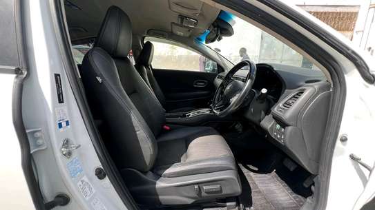 Honda vezel hybrid White 2019 4Wd image 7
