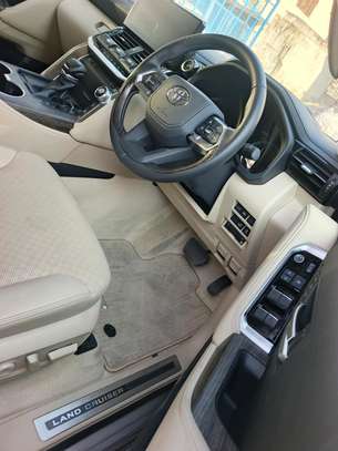 Toyota landcruiser zx 2022 image 9