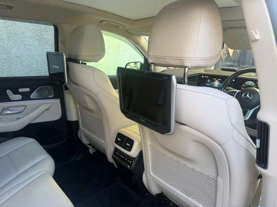 Mercedes Benz GlS 400D image 4