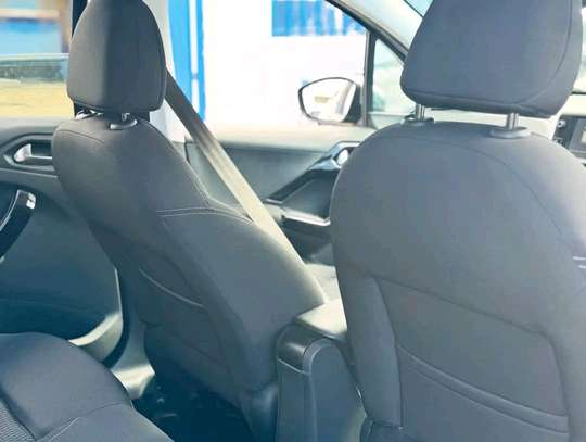 PEUGEOT 208 BLACK 2019 image 11