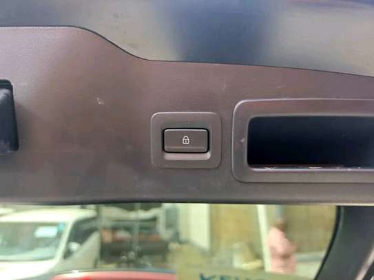 Madza 3 hatchback image 8