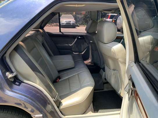 Mercedes Benz W124 E220 image 5