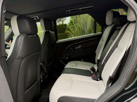 2023 Range Rover sport D300 image 3