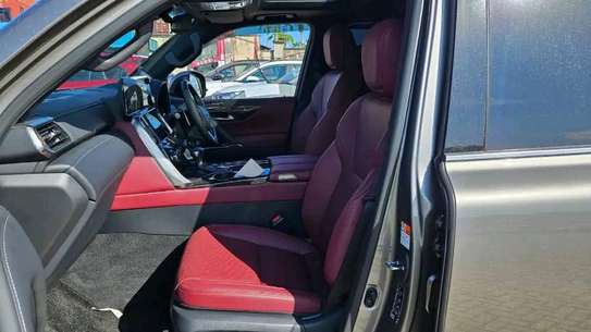 Lexus lx600 image 6
