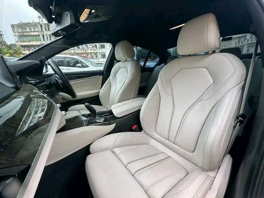 BMW 540i metallic Blue 2019 image 8