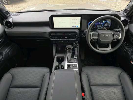 2024 Toyota LandCruiser Prado VX image 3