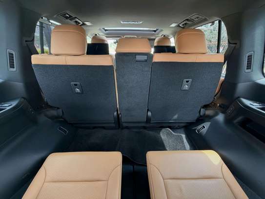 2022 Lexus LX600 image 4
