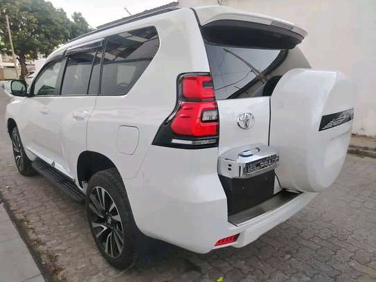 Toyota landcruiser vxl image 10